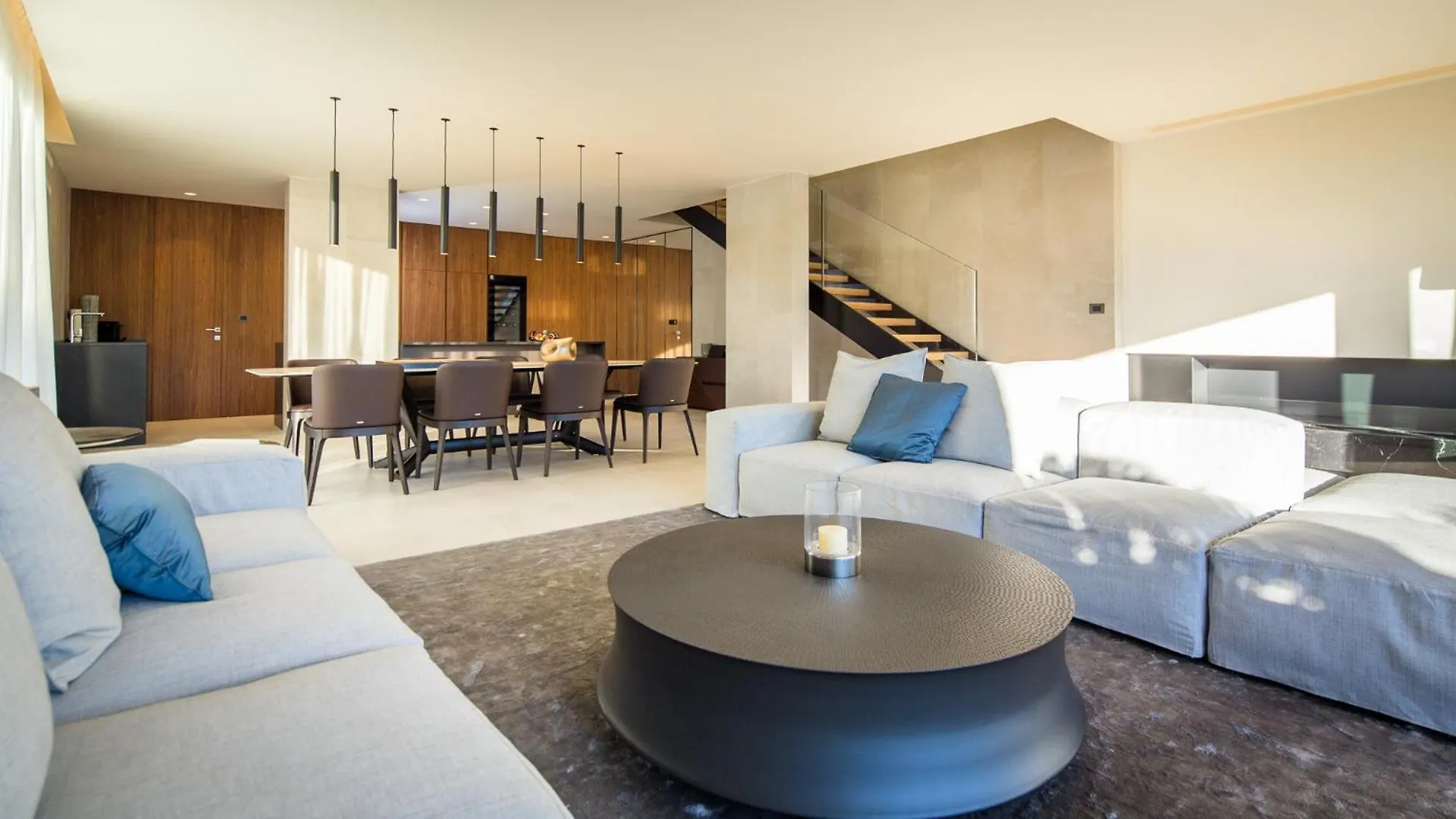 Villa Z6 로비니